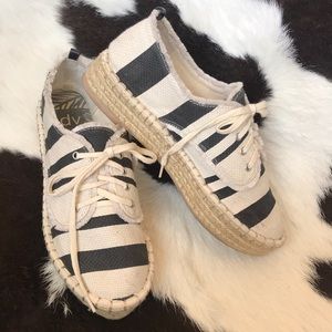 DV Roxie Canvas Espadrilles